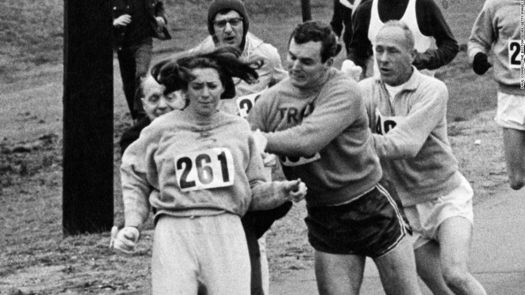 Kathrine Switzer, première femme à courir officiellement le marathon.