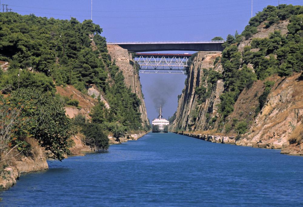 Le Canal de Corinthe.