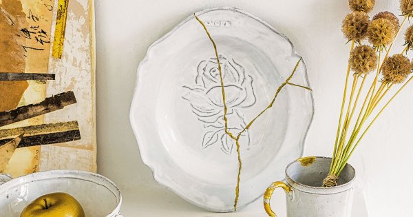 Le Kintsugi, l'art de réparer les objets cassés.