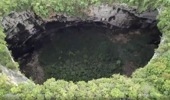 Les Dolines et Trous bleus, curiosités naturelles.