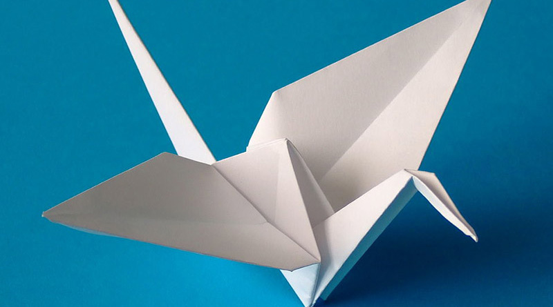 L'origami, l'art du pliage de papier.