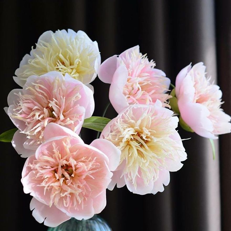 Des fleurs en porcelaine plus vraies que nature