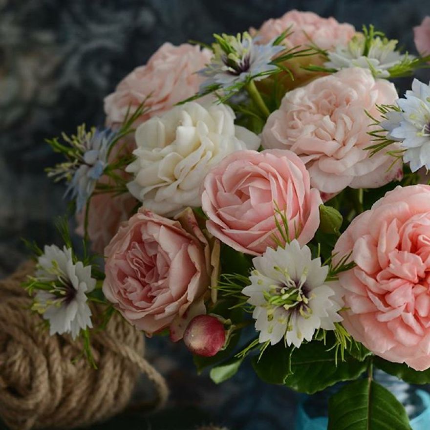 Des fleurs en porcelaine plus vraies que nature