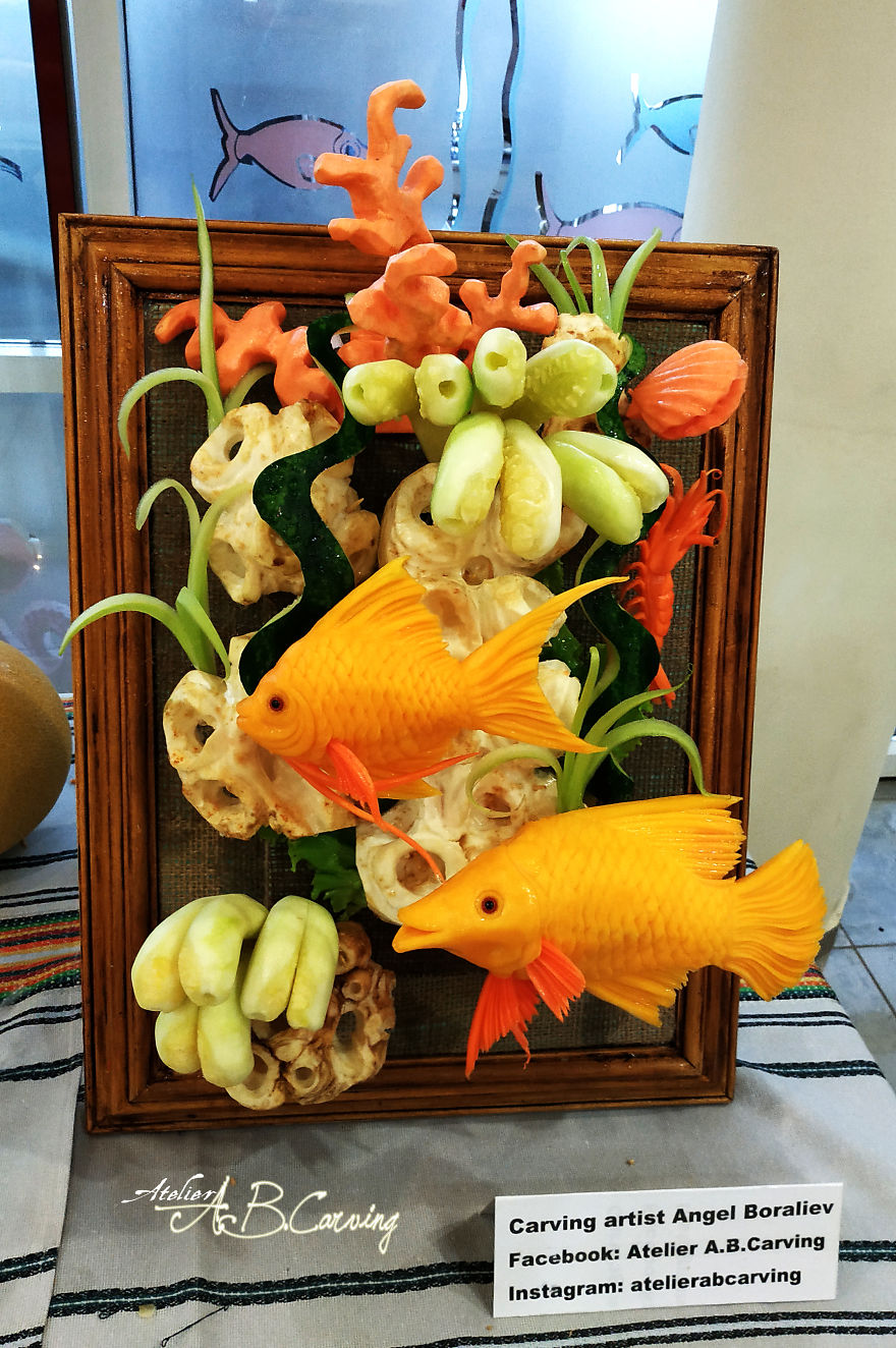 Sculpter de la citrouille et des fruits