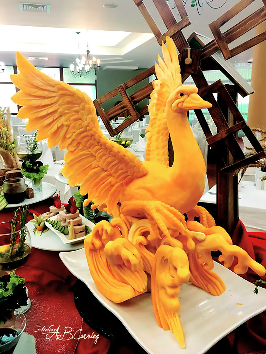 Sculpter de la citrouille et des fruits